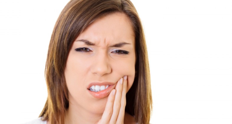 Почему зубы болят